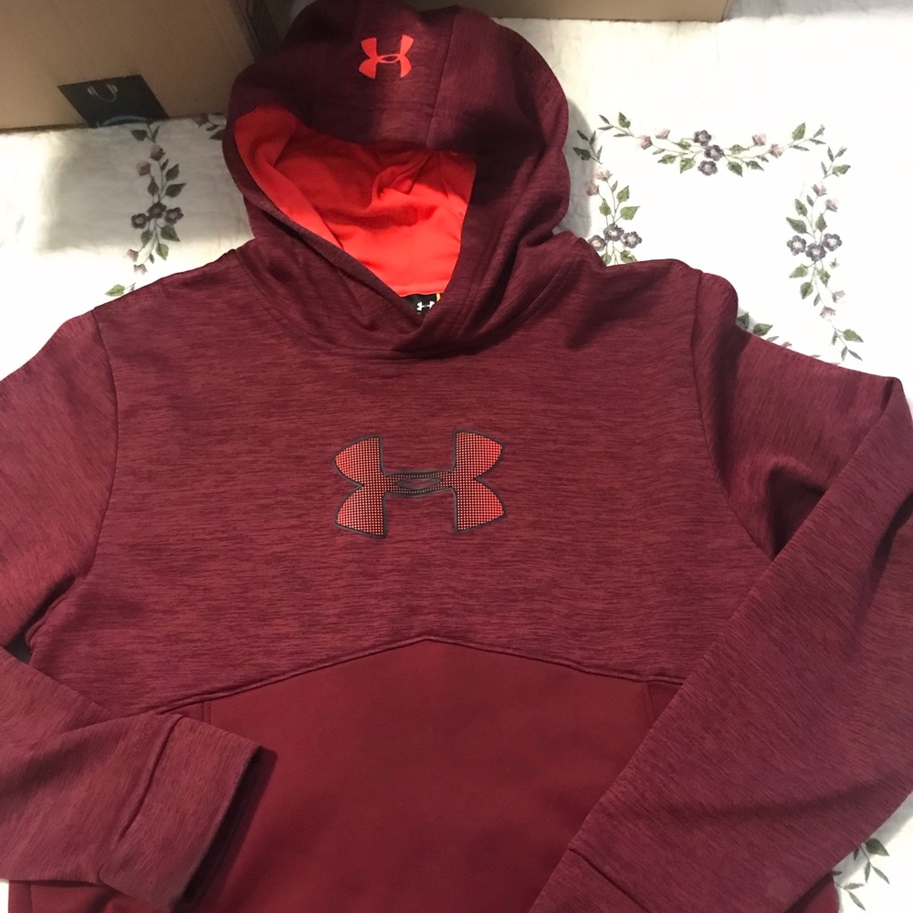 Adult small Under Armour Hoodie/ pullover